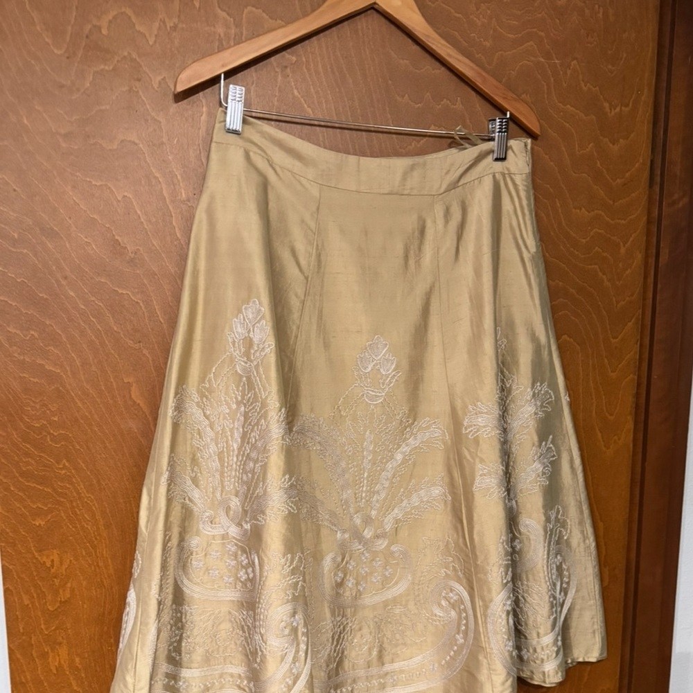 ISDA & CO - beautiful embroidered skirt